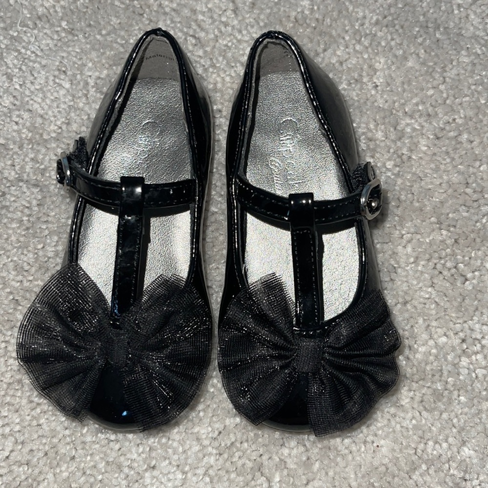 Cupcake Couture Toddler Black Dress Shoe - size 5 - narrow - never worn